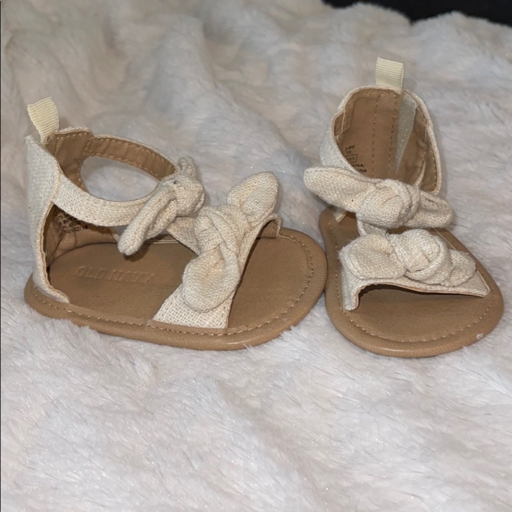 Old Navy Sandals - infant